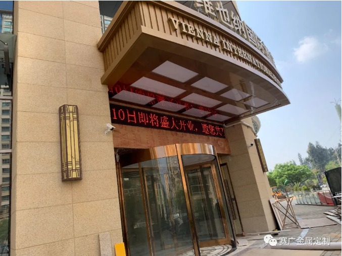 质感体现，不锈钢线条上墙